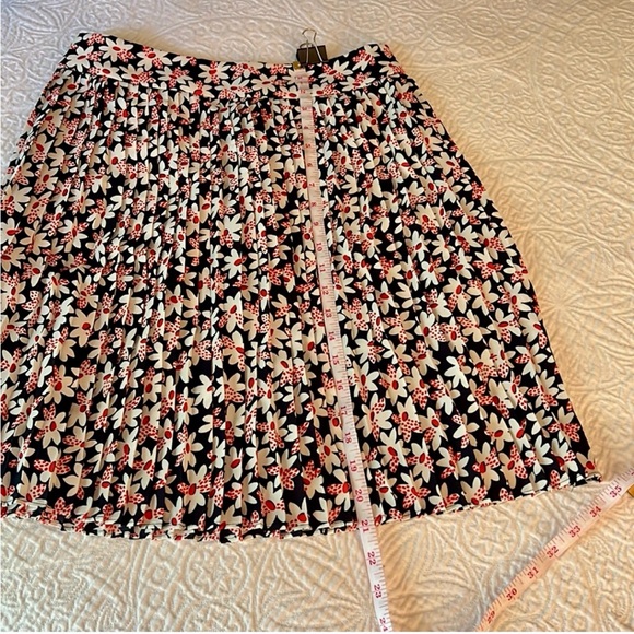 NWT J Crew Floral PLEATED SKIRT - size 4  Red, White & Blue - Picture 2 of 4